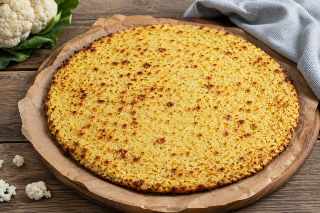 afbeelding van een voorgebakken bloemkool pizzabodem